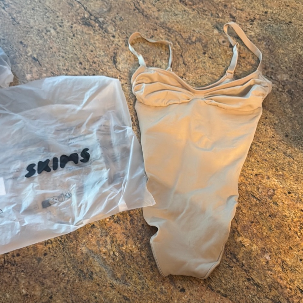 SKIMS Nude shapewear thong Bodysuit with Adjustable Straps - NWOT size large